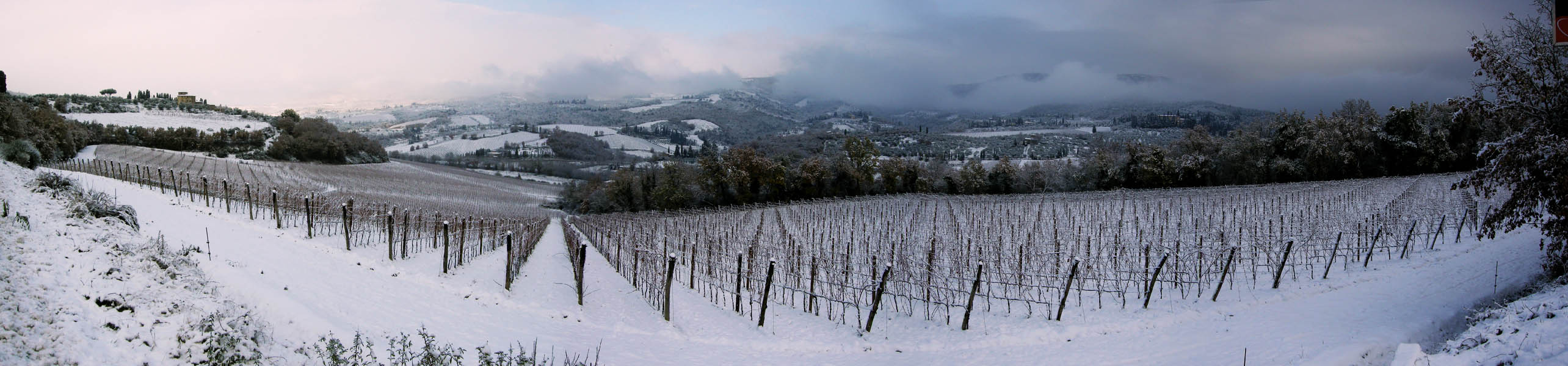 La magica atmosfera del Chianti innevato